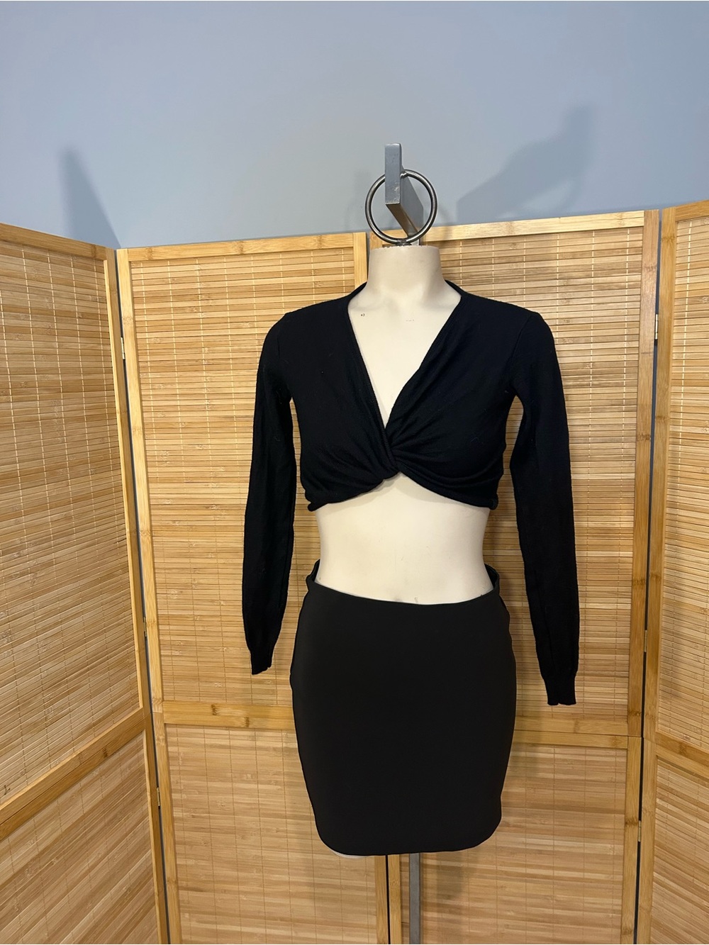Premier Collection Body Wrappers black long sleeve twist front crop top large